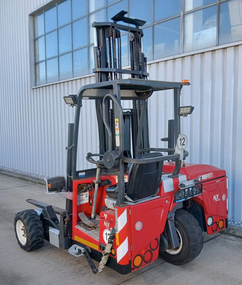 Moffett 4 Wege Mitnahmestapler M4 25.4 /ALLRAD nur 650h - Мобилен вилушкар: слика 1 Moffett 4 Wege Mitnahmestapler M4 25.4 /ALLRAD nur 650h - Мобилен вилушкар: слика 1