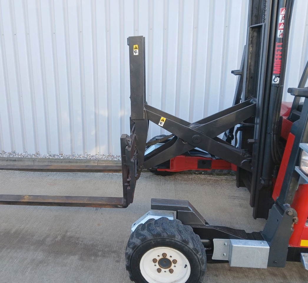Moffett 4 Wege Mitnahmestapler M4 25.4 /ALLRAD nur 650h - Мобилен вилушкар: слика 4 Moffett 4 Wege Mitnahmestapler M4 25.4 /ALLRAD nur 650h - Мобилен вилушкар: слика 4