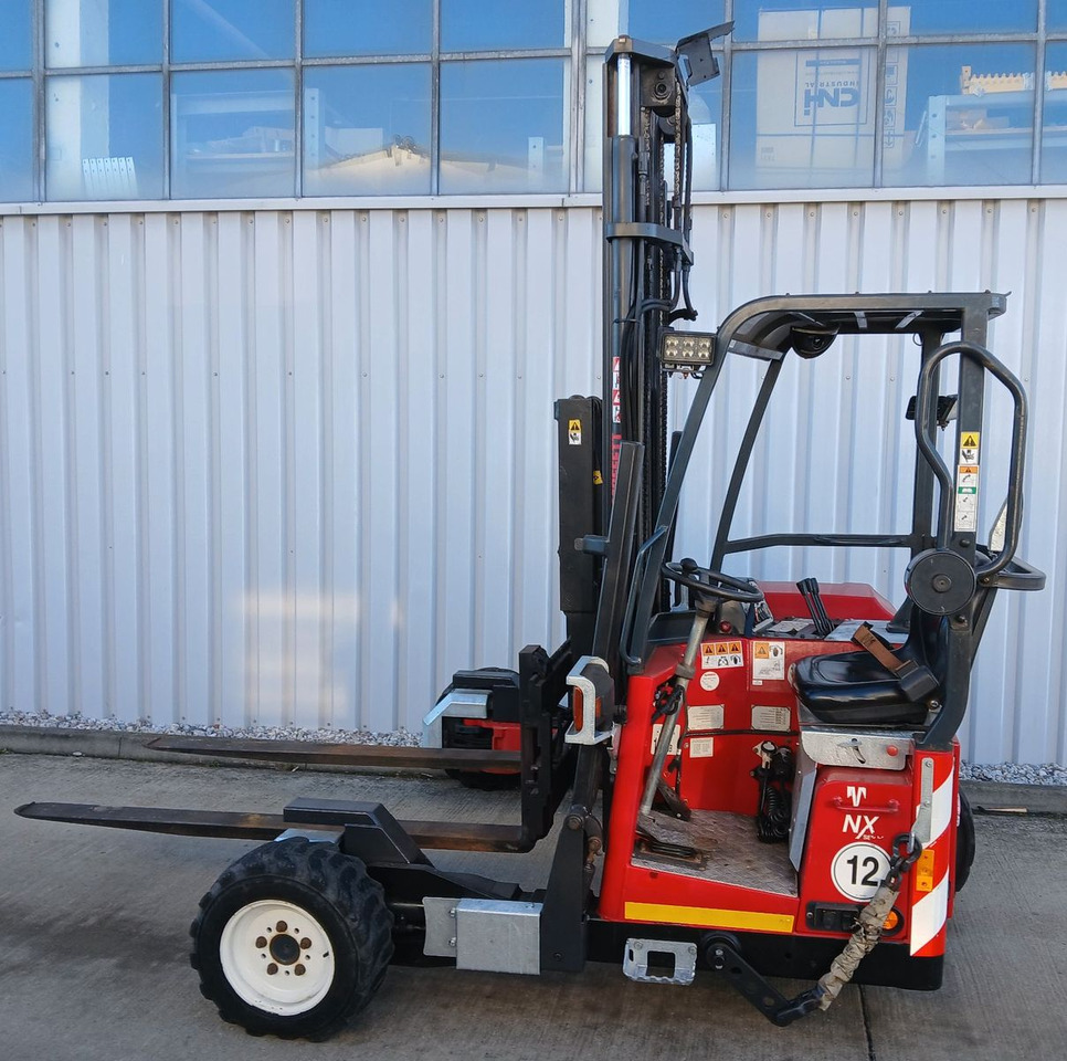 Moffett 4 Wege Mitnahmestapler M4 25.4 /ALLRAD nur 650h - Мобилен вилушкар: слика 3 Moffett 4 Wege Mitnahmestapler M4 25.4 /ALLRAD nur 650h - Мобилен вилушкар: слика 3