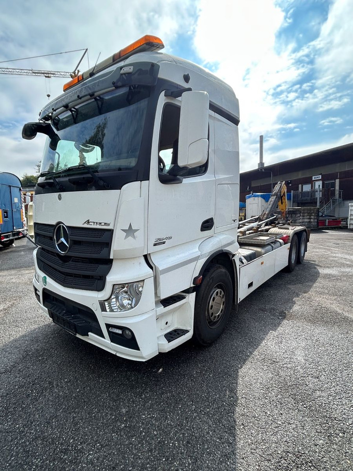 Mercedes-Benz Actros 2646 6x2 BL - Камион со кука за подигање: слика 1 Mercedes-Benz Actros 2646 6x2 BL - Камион со кука за подигање: слика 1