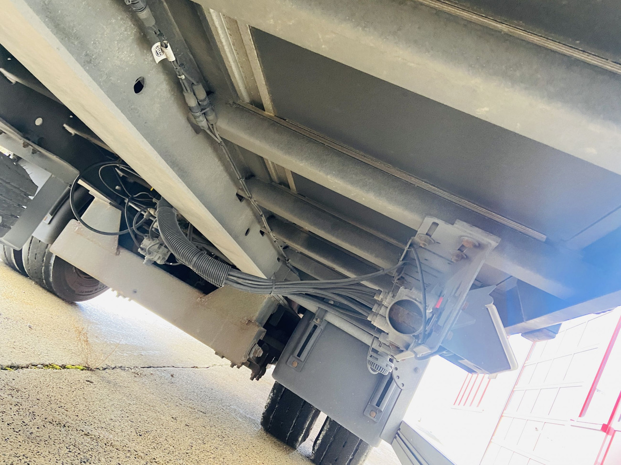 Ackermann Z-KA-F10.5/7,6 1 Achs Planenanhänger 10,5 t GG - Приколка сандучар: слика 2 Ackermann Z-KA-F10.5/7,6 1 Achs Planenanhänger 10,5 t GG - Приколка сандучар: слика 2