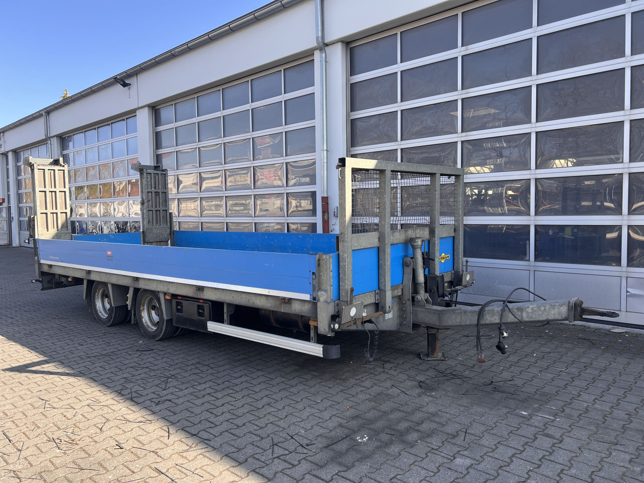 Humbaur HBTZ 136224 TA-BS 13,6 t Tandemtieflader - Приколка за низок утовар: слика 2 Humbaur HBTZ 136224 TA-BS 13,6 t Tandemtieflader - Приколка за низок утовар: слика 2