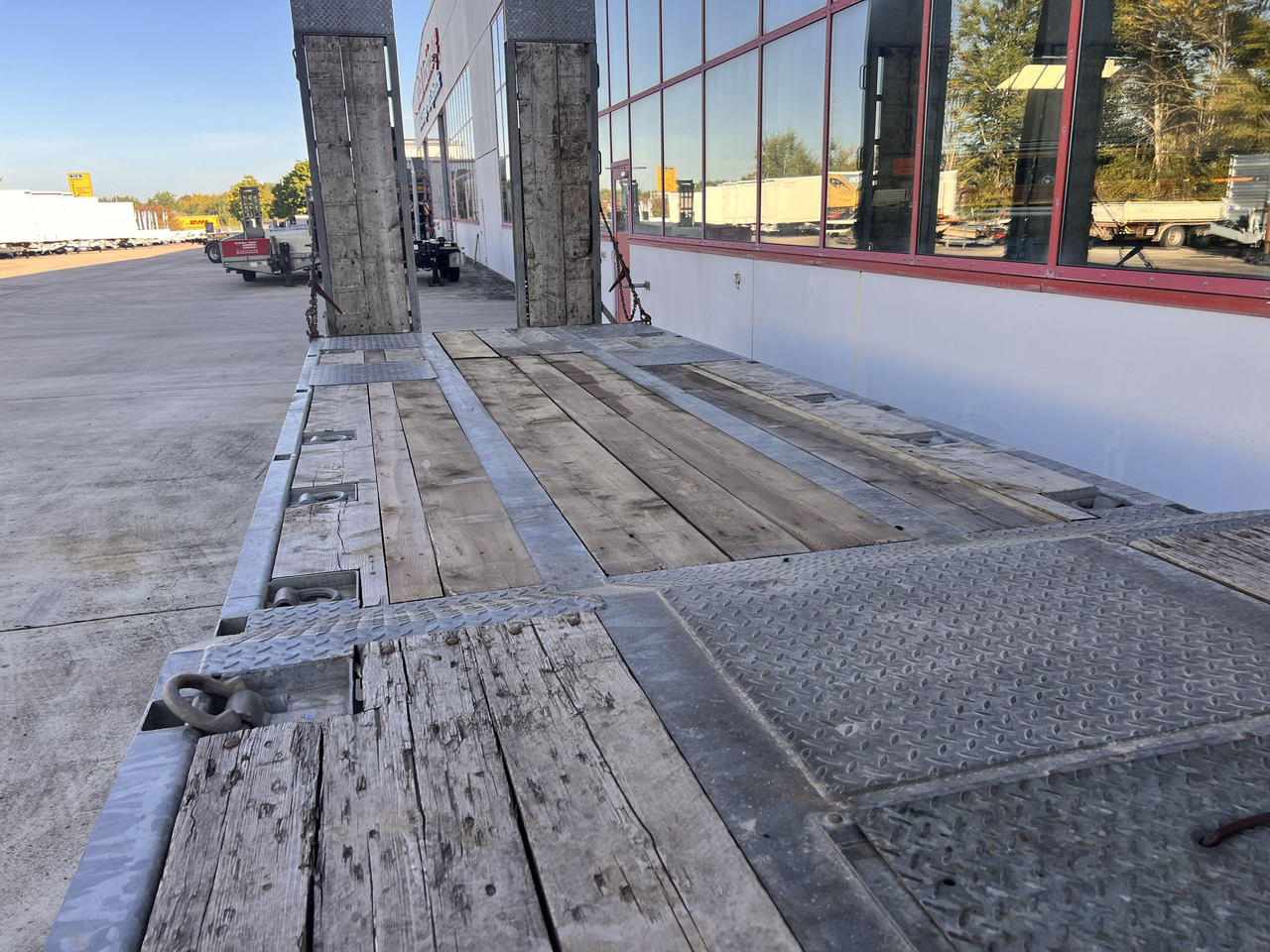 Humbaur HTD 30 3 Achs Tiefladeranhänger, verzinkt - Приколка за низок утовар: слика 4 Humbaur HTD 30 3 Achs Tiefladeranhänger, verzinkt - Приколка за низок утовар: слика 4