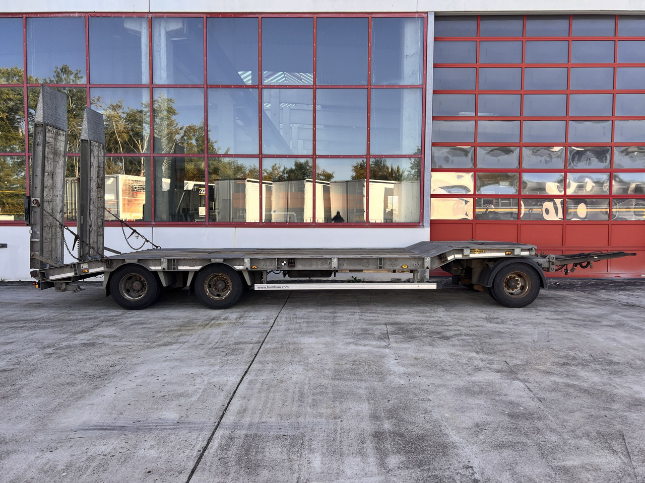 Приколка за низок утовар за транспорт на тешка машини Humbaur HTD 30 3 Achs Tiefladeranhänger, verzinkt: слика 8 Приколка за низок утовар за транспорт на тешка машини Humbaur HTD 30 3 Achs Tiefladeranhänger, verzinkt: слика 8