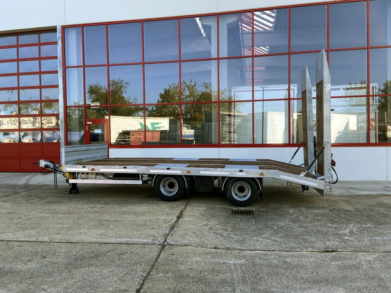 Möslein 21 t Tandemtieflader, hydr. Rampen, NEU - Приколка за низок утовар: слика 4 Möslein 21 t Tandemtieflader, hydr. Rampen, NEU - Приколка за низок утовар: слика 4