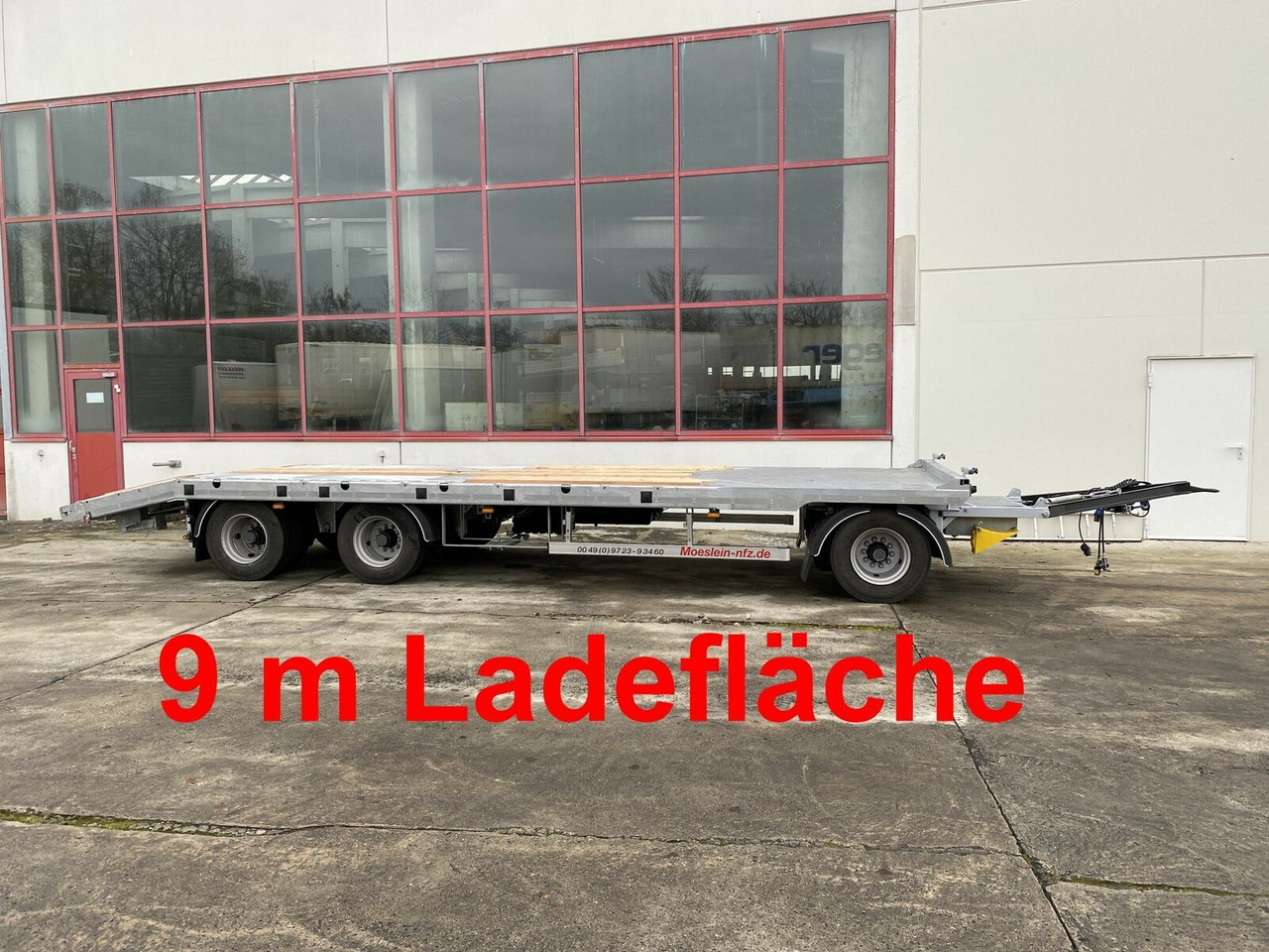 Möslein 3 Achs Tieflader gerader Ladefläche 9 m, Neufah - Приколка за низок утовар: слика 1 Möslein 3 Achs Tieflader gerader Ladefläche 9 m, Neufah - Приколка за низок утовар: слика 1