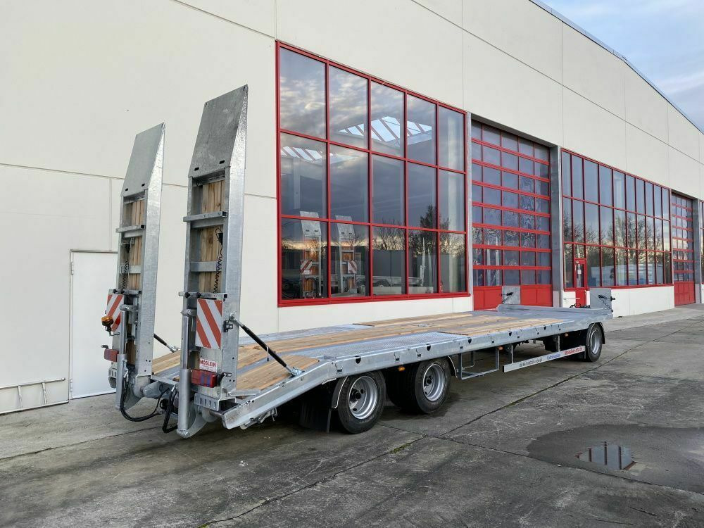 Möslein 3 Achs Tieflader mit gerader Ladefläche 8,10 m, - Приколка за низок утовар: слика 3 Möslein 3 Achs Tieflader mit gerader Ladefläche 8,10 m, - Приколка за низок утовар: слика 3