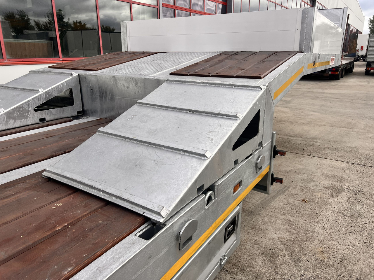 Möslein ST 3 3 Achs Satteltieflader neu - Полуприколка за низок утовар: слика 4 Möslein ST 3 3 Achs Satteltieflader neu - Полуприколка за низок утовар: слика 4