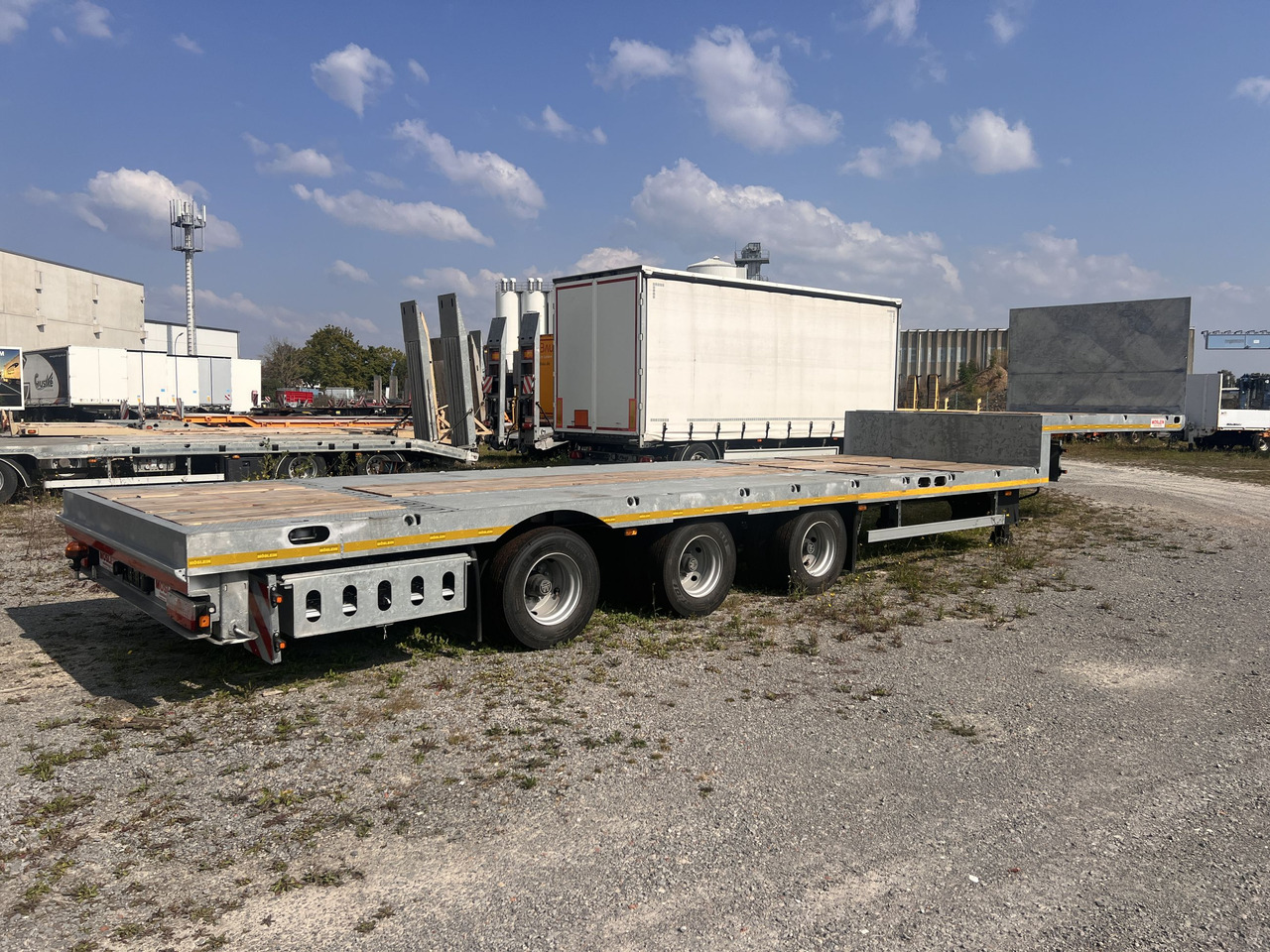 Möslein ST 3 Plato 8,7 3 Achs Satteltieflader Plato 45 t GGfür Fertigteile, Baumaschinen - Полуприколка за низок утовар: слика 3 Möslein ST 3 Plato 8,7 3 Achs Satteltieflader Plato 45 t GGfür Fertigteile, Baumaschinen - Полуприколка за низок утовар: слика 3