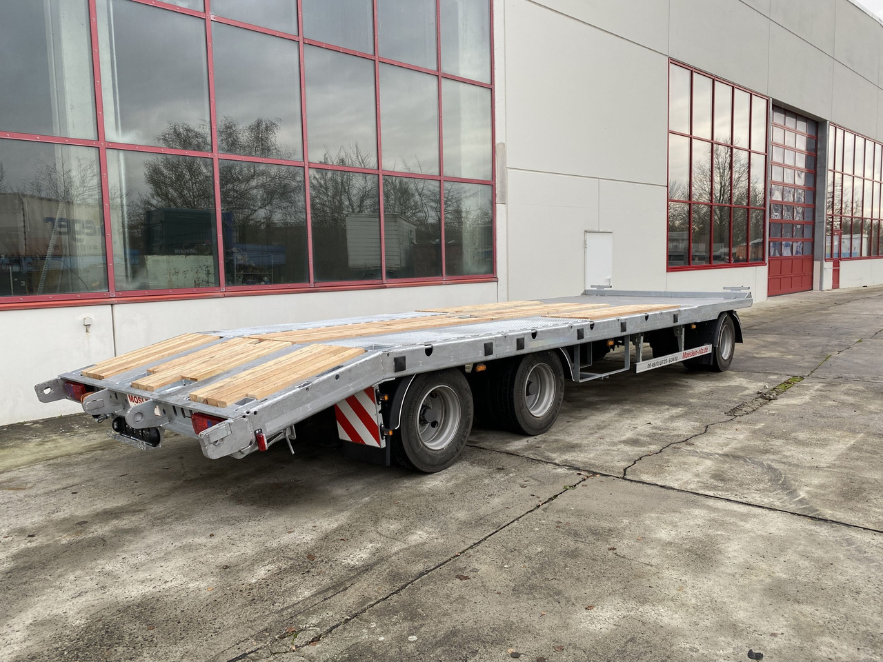 Möslein T 3-8,20 P OR 3 Achs Tieflader gerader Ladefläche 8,10 m,Neufahrzeug - Приколка за низок утовар: слика 2 Möslein T 3-8,20 P OR 3 Achs Tieflader gerader Ladefläche 8,10 m,Neufahrzeug - Приколка за низок утовар: слика 2