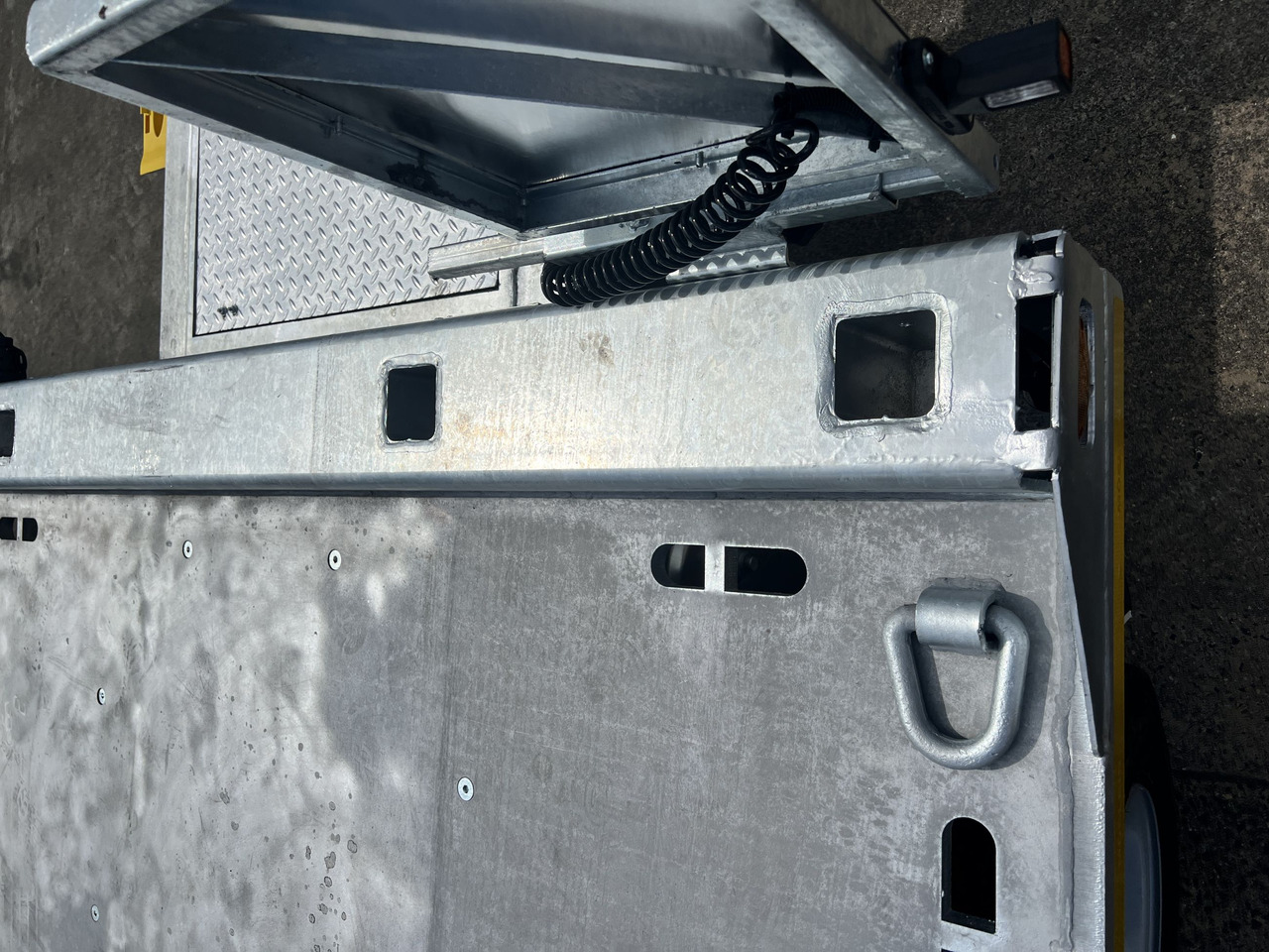 Нов Приколка за низок утовар за транспорт на тешка машини Möslein T 3-8,20 P VB H1  3 Achs Tieflader mit gerader Ladefläche 8,10 m, Neufahrzeug: слика 13