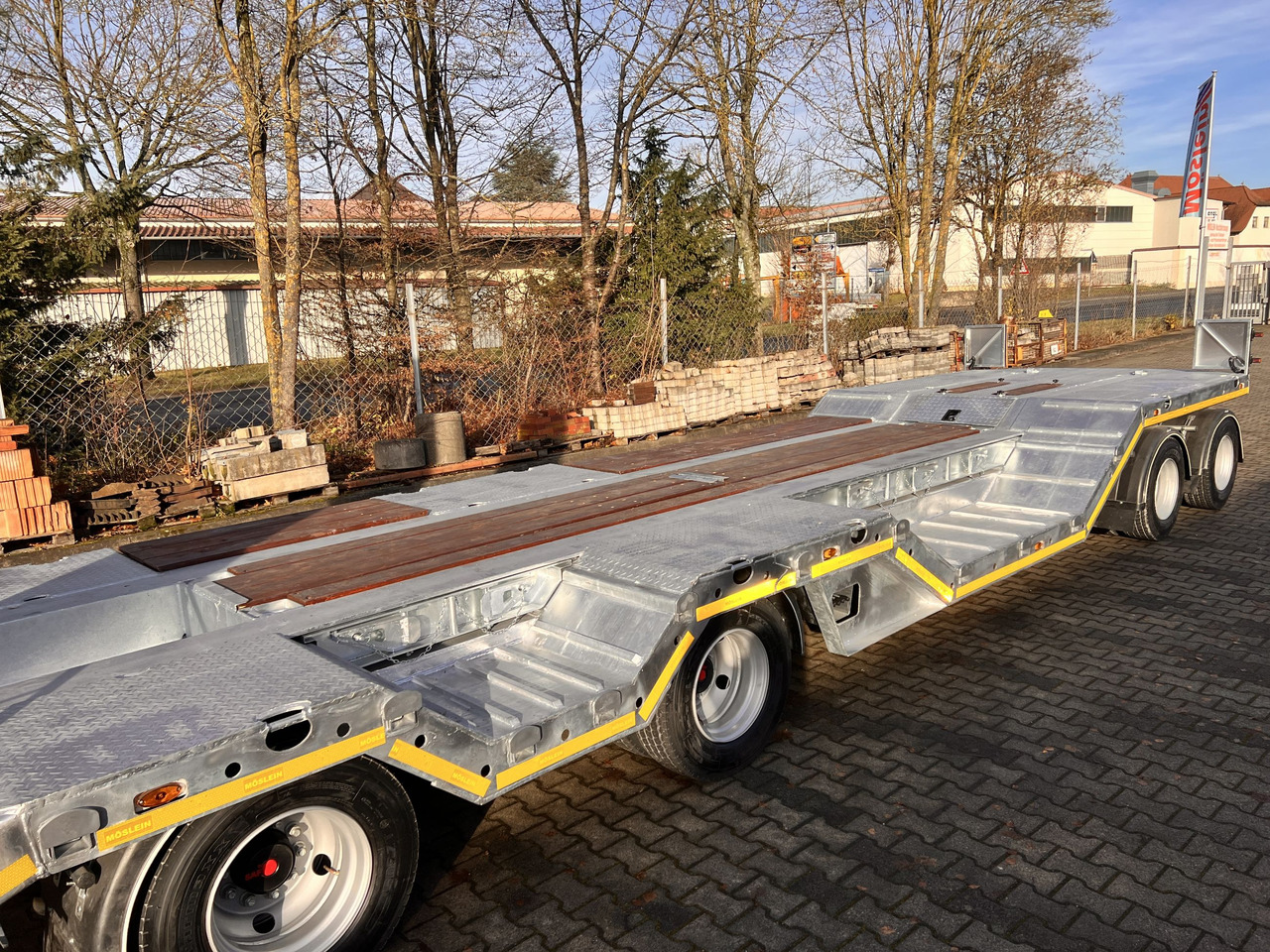 Möslein T 4 VB H1 R neuer 4 Achs Tieflader + Radmulden - Приколка за низок утовар: слика 4 Möslein T 4 VB H1 R neuer 4 Achs Tieflader + Radmulden - Приколка за низок утовар: слика 4