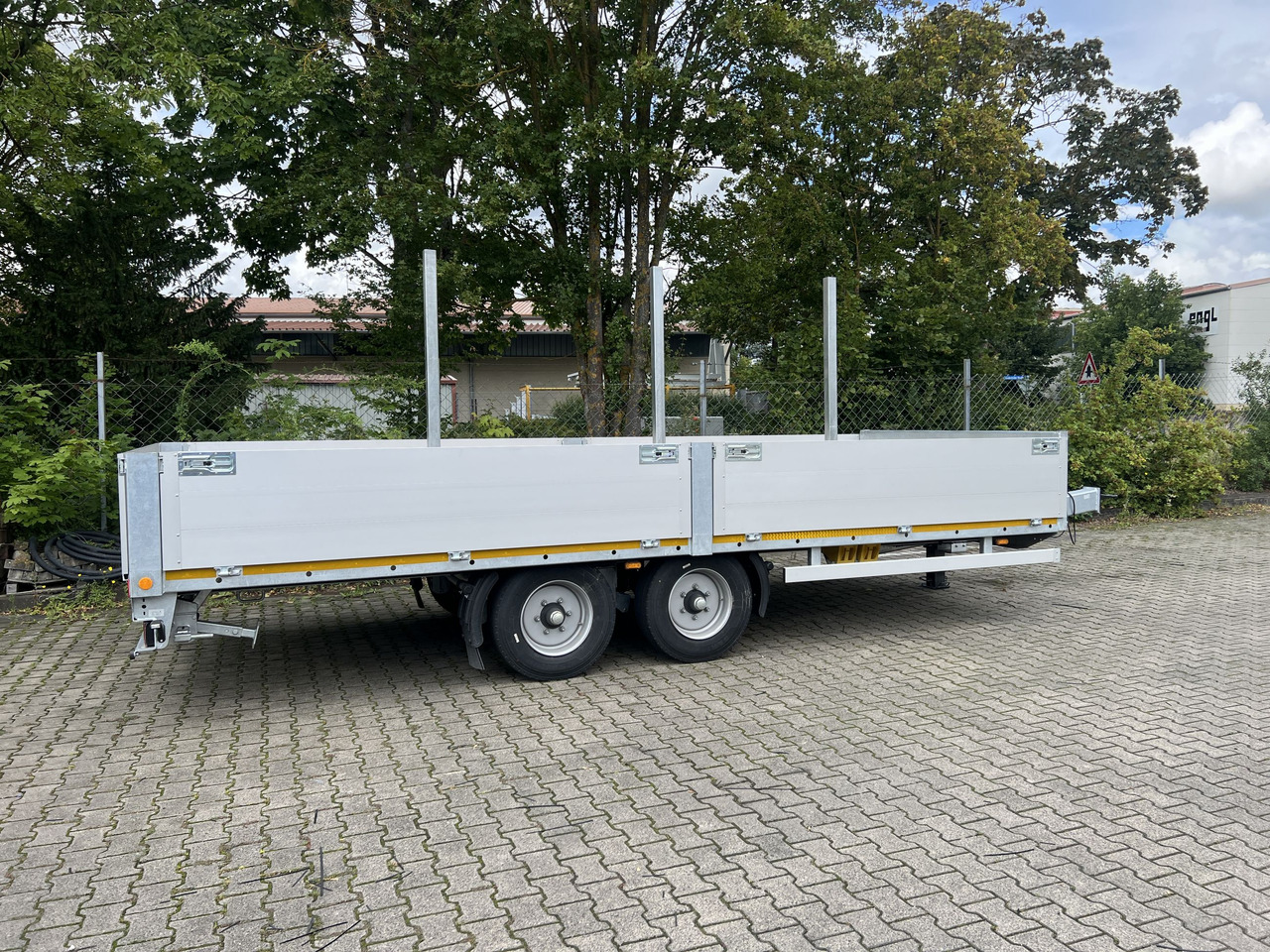 Möslein THT 11- G 6,2 Tandem Pritsche- Tieflader mit Rungentaschen - Приколка платформа: слика 4 Möslein THT 11- G 6,2 Tandem Pritsche- Tieflader mit Rungentaschen - Приколка платформа: слика 4