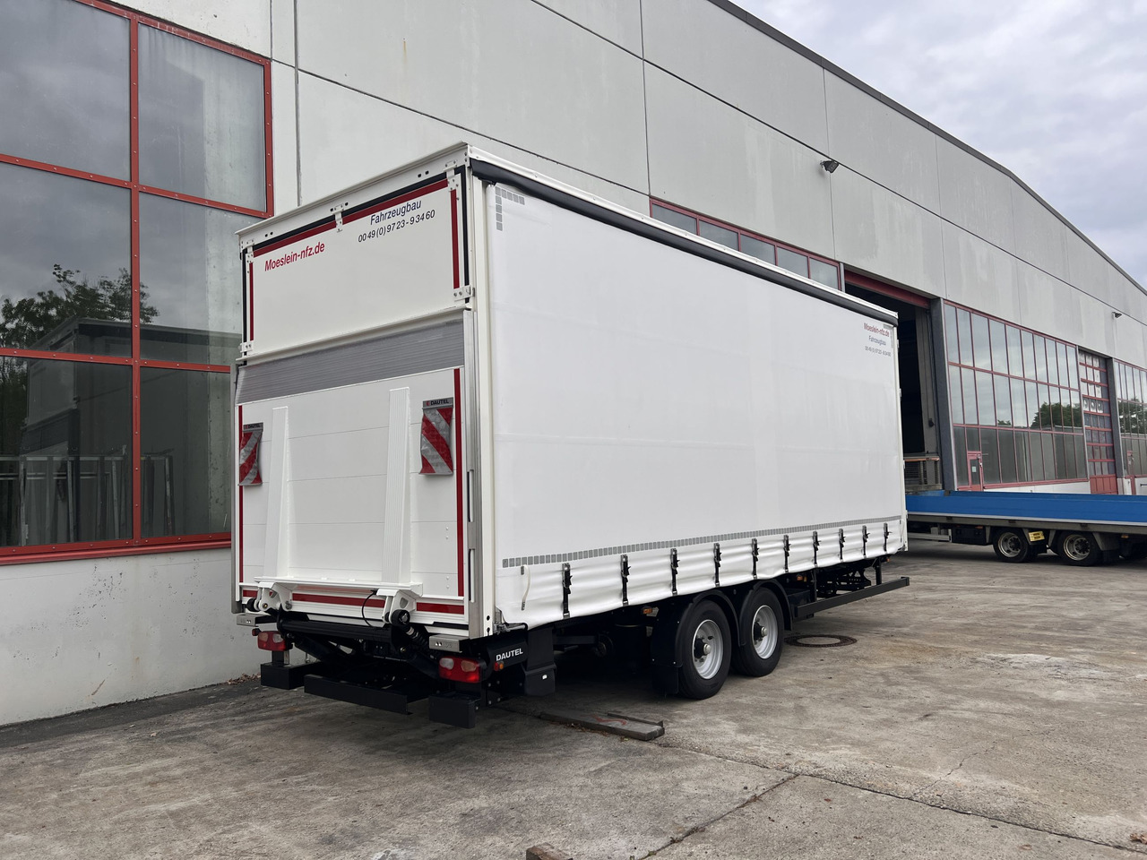 Möslein TPS 105 D-L Planenanhänger, Ladebordwand + Durchladbar neuwertig - Приколка со церада: слика 2 Möslein TPS 105 D-L Planenanhänger, Ladebordwand + Durchladbar neuwertig - Приколка со церада: слика 2