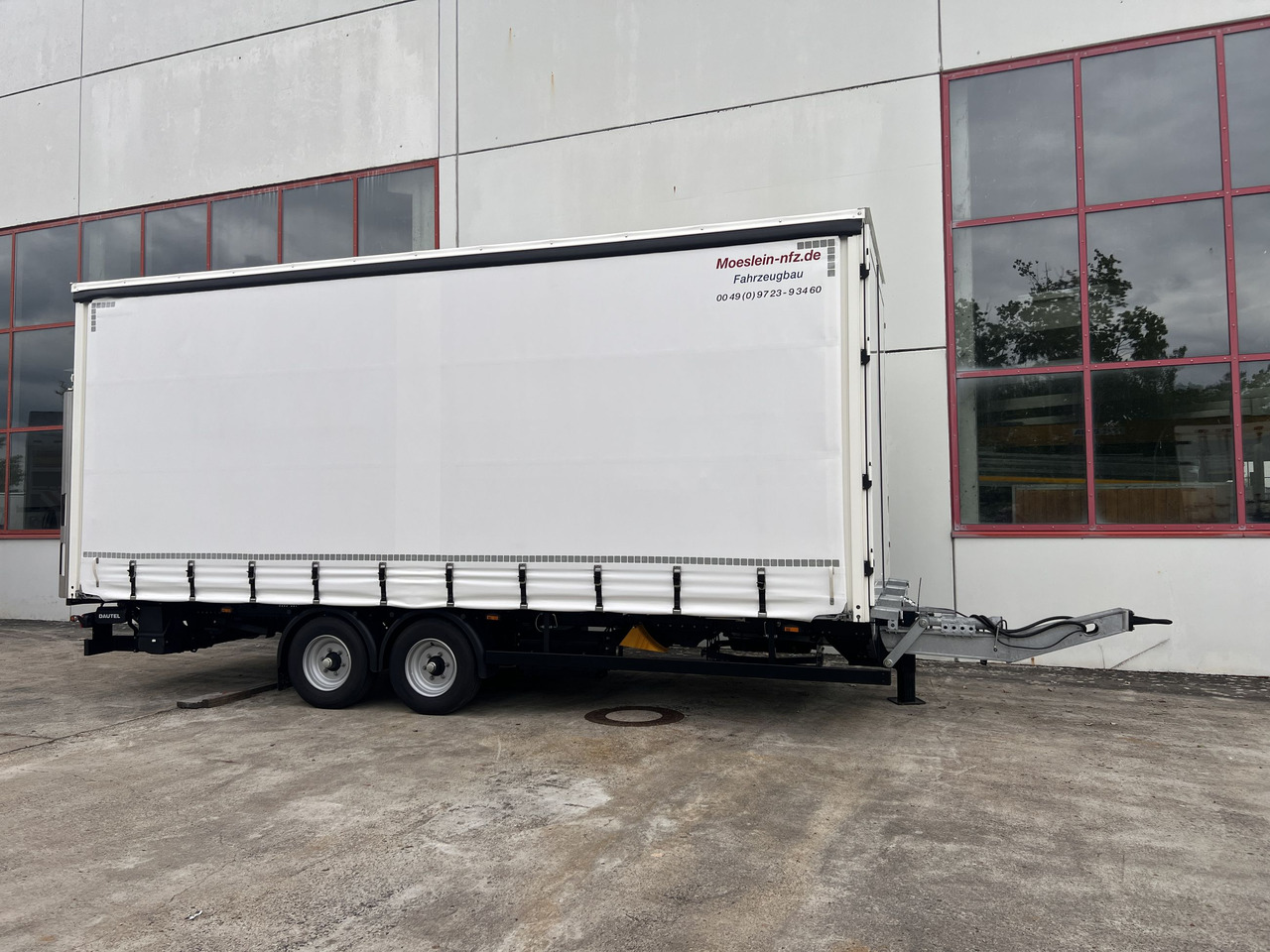 Möslein TPS 105 D-L Planenanhänger, Ladebordwand + Durchladbar neuwertig - Приколка со церада: слика 4 Möslein TPS 105 D-L Planenanhänger, Ladebordwand + Durchladbar neuwertig - Приколка со церада: слика 4