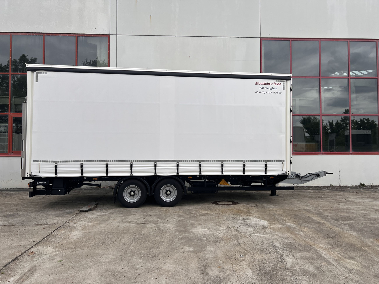 Möslein TPS 105 D-L Planenanhänger, Ladebordwand + Durchladbar neuwertig - Приколка со церада: слика 1 Möslein TPS 105 D-L Planenanhänger, Ladebordwand + Durchladbar neuwertig - Приколка со церада: слика 1