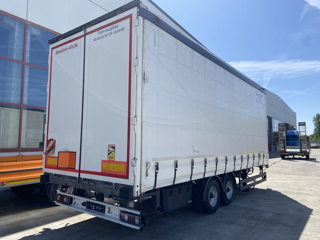 Möslein TPW 105 D Schwebheim Tandem- Planenanhänger Durchladbar - Приколка со церада: слика 4 Möslein TPW 105 D Schwebheim Tandem- Planenanhänger Durchladbar - Приколка со церада: слика 4