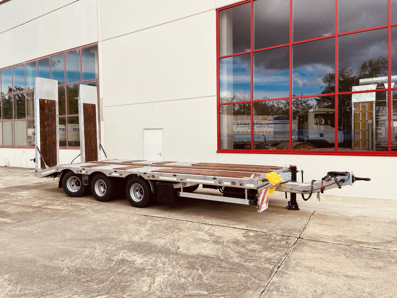 Möslein TT 28 Tridem- Tieflader 3 Achs, gelenktNeufahrzeug - Приколка за низок утовар: слика 4 Möslein TT 28 Tridem- Tieflader 3 Achs, gelenktNeufahrzeug - Приколка за низок утовар: слика 4