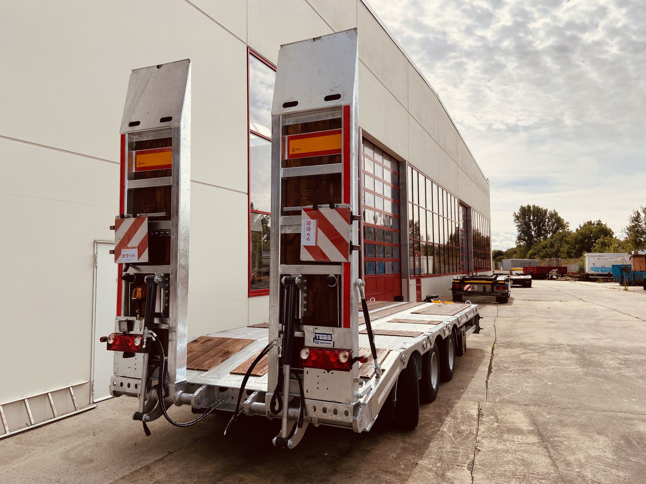 Нов Приколка за низок утовар за транспорт на тешка машини Möslein TT 31  31 t GG Tridem- Tieflader 3 Achs, gelenktNeufahrzeug: слика 9