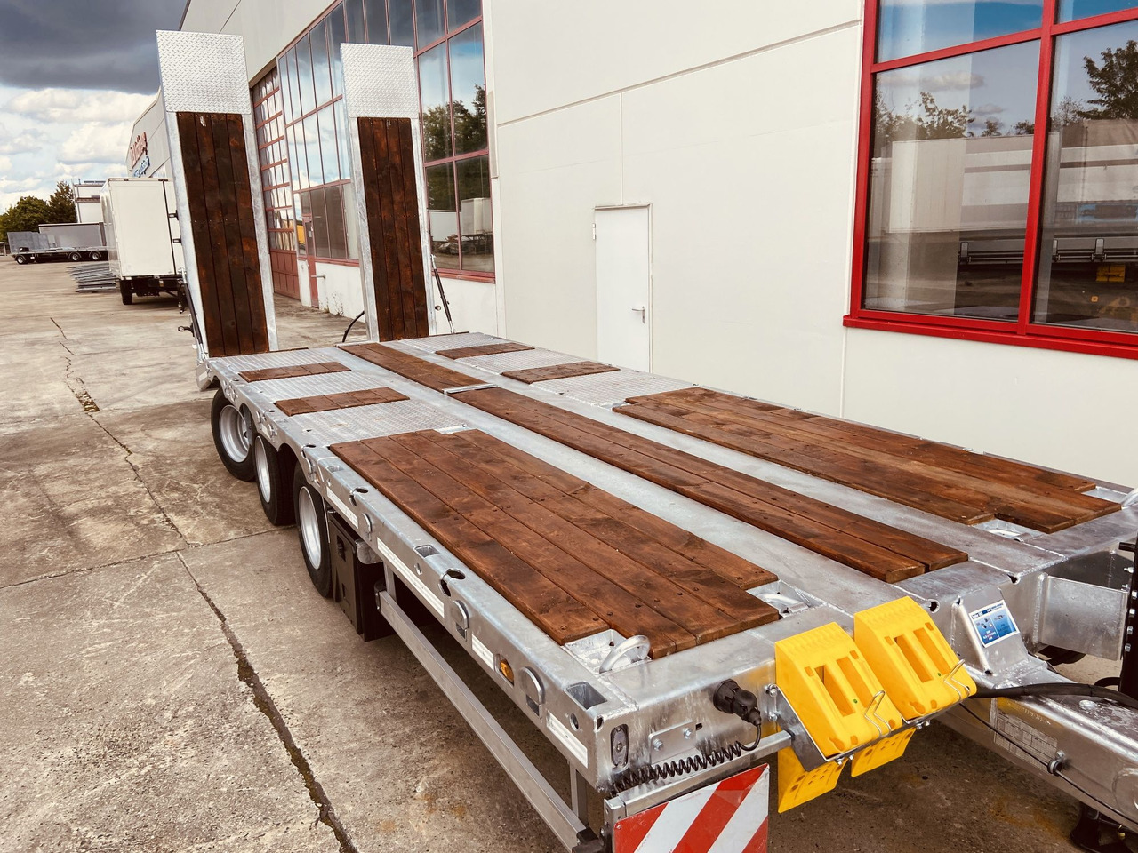 Möslein TT 31 31 t GG Tridem- Tieflader 3 Achs, gelenktNeufahrzeug - Приколка за низок утовар: слика 3 Möslein TT 31 31 t GG Tridem- Tieflader 3 Achs, gelenktNeufahrzeug - Приколка за низок утовар: слика 3