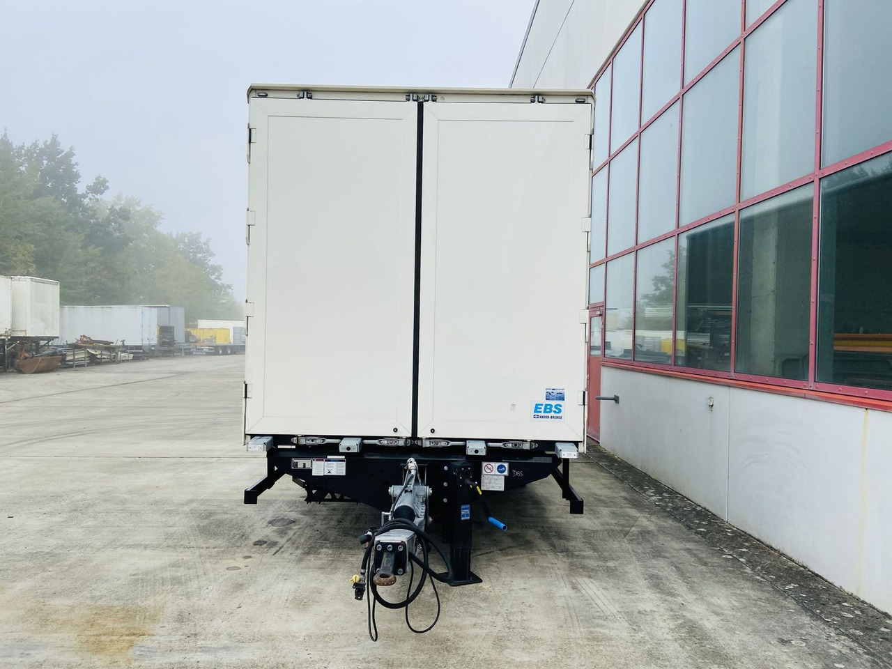 Möslein Tandem Koffer, Ladebordwand 1,5 t + Durchladbar - Приколка сандучар: слика 3 Möslein Tandem Koffer, Ladebordwand 1,5 t + Durchladbar - Приколка сандучар: слика 3