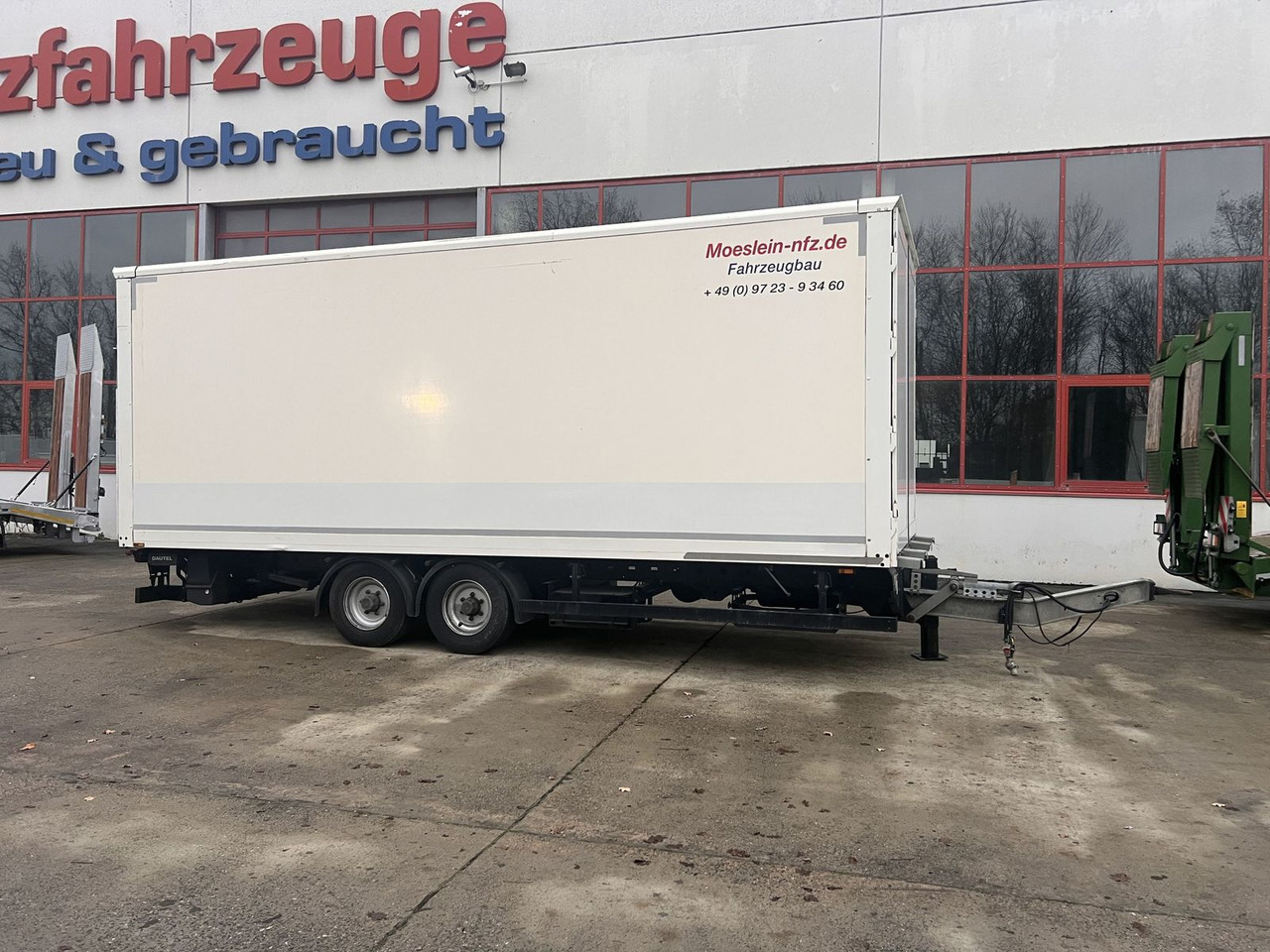 Möslein Tandem Koffer mit Ladebordwand 1,5 t + Durchlad - Приколка сандучар: слика 5 Möslein Tandem Koffer mit Ladebordwand 1,5 t + Durchlad - Приколка сандучар: слика 5