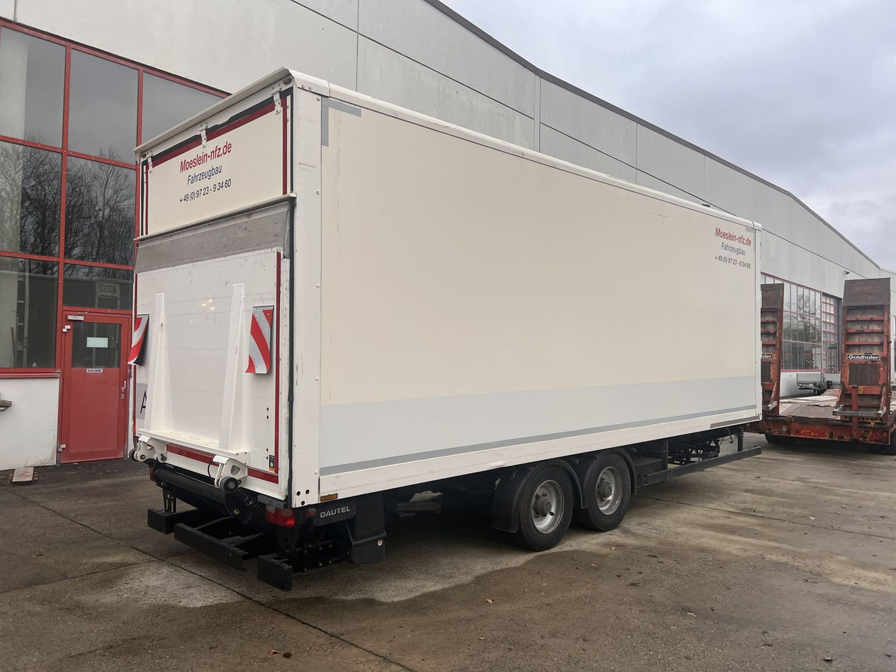Möslein Tandem Koffer mit Ladebordwand 1,5 t + Durchlad - Приколка сандучар: слика 1 Möslein Tandem Koffer mit Ladebordwand 1,5 t + Durchlad - Приколка сандучар: слика 1