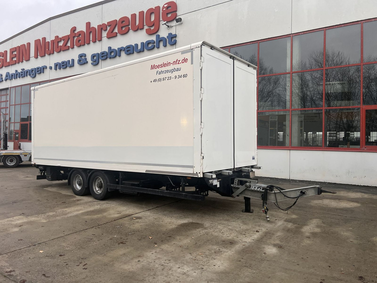 Möslein Tandem Koffer mit Ladebordwand 1,5 t + Durchlad - Приколка сандучар: слика 2 Möslein Tandem Koffer mit Ladebordwand 1,5 t + Durchlad - Приколка сандучар: слика 2