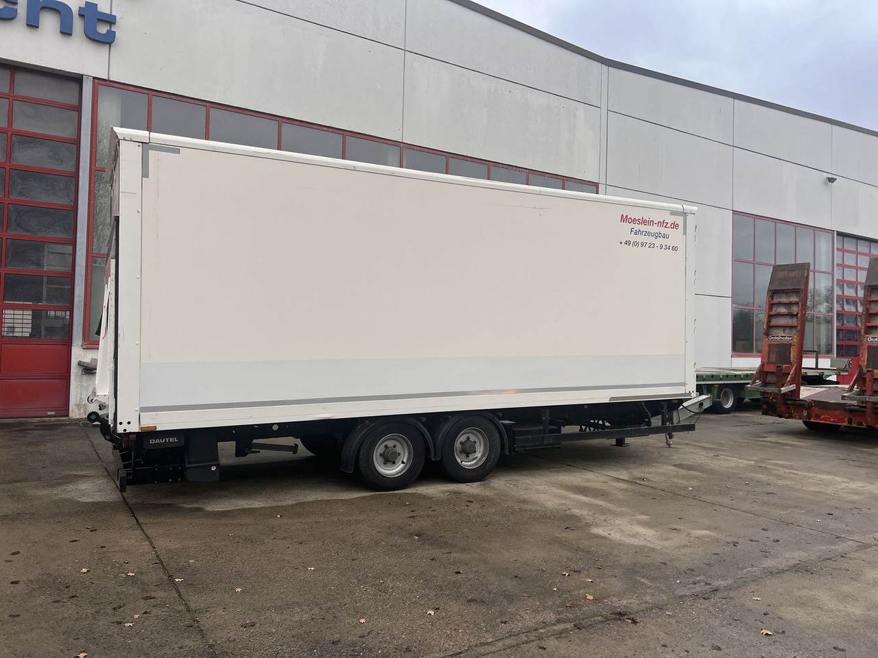 Möslein Tandem Koffer mit Ladebordwand 1,5 t + Durchlad - Приколка сандучар: слика 3 Möslein Tandem Koffer mit Ladebordwand 1,5 t + Durchlad - Приколка сандучар: слика 3