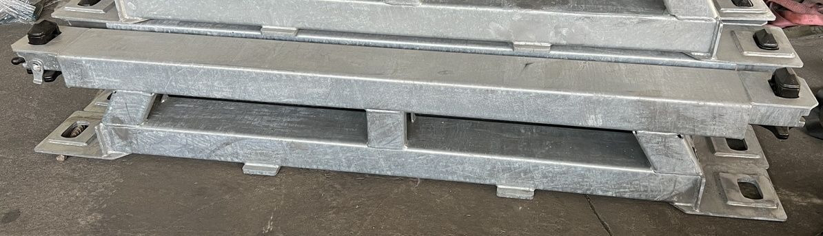 Müller Mitteltal Ausgleichsbock für Satteltieflader incl. Conatinerverschlüssen - Полуприколка за низок утовар: слика 1 Müller Mitteltal Ausgleichsbock für Satteltieflader incl. Conatinerverschlüssen - Полуприколка за низок утовар: слика 1