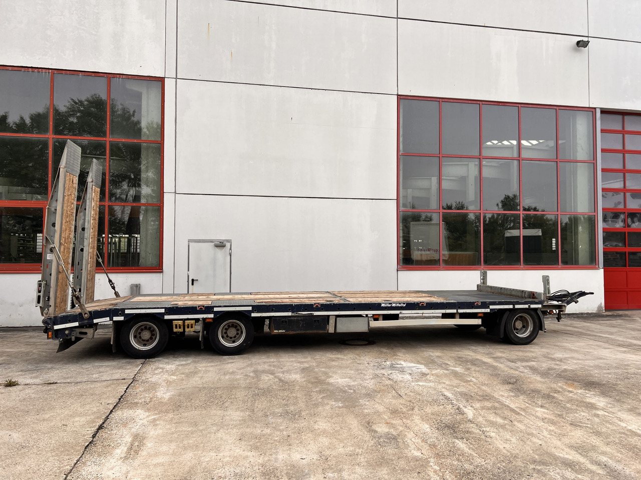 Müller Mitteltal D3 3 Achs Tieflader 9 m, Verzinkt, Wenig Benutzt - Приколка за низок утовар: слика 4 Müller Mitteltal D3 3 Achs Tieflader 9 m, Verzinkt, Wenig Benutzt - Приколка за низок утовар: слика 4