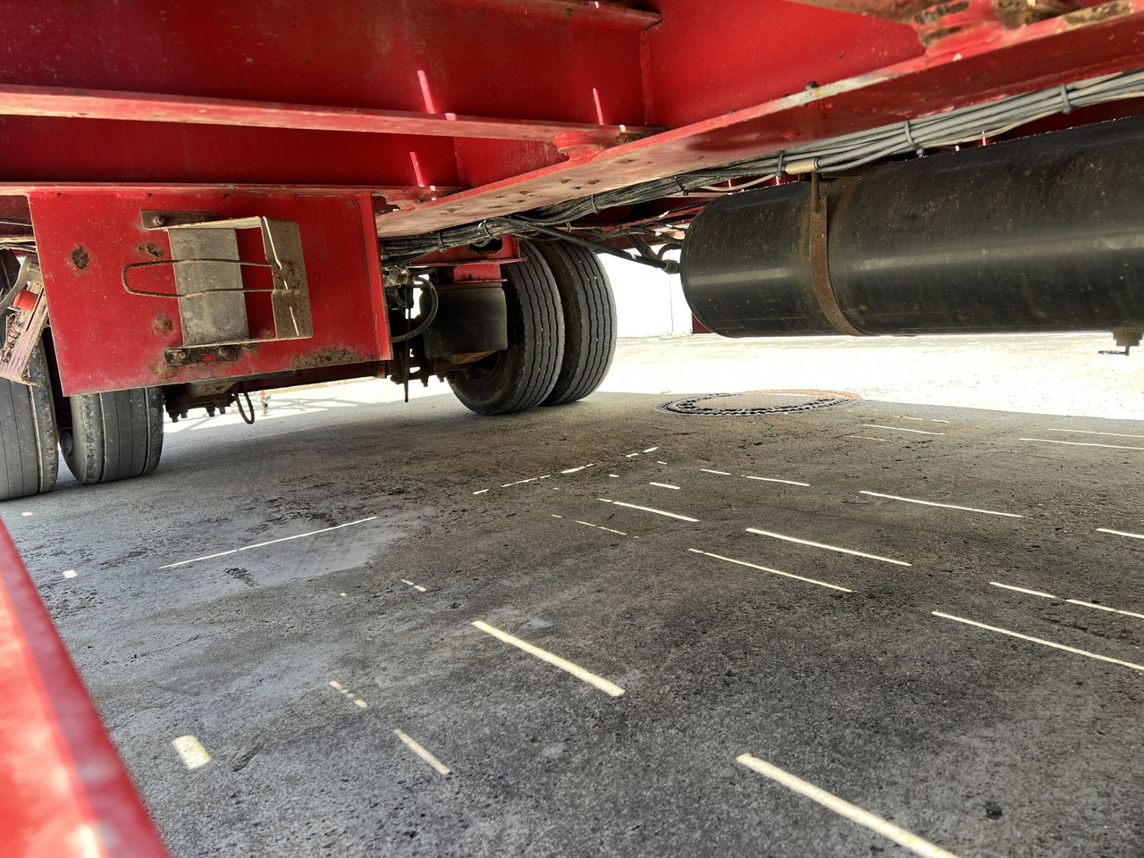 T3 3 Achs Tiefladeranhänger mit gerader Ladefläche - Приколка за низок утовар: слика 5 T3 3 Achs Tiefladeranhänger mit gerader Ladefläche - Приколка за низок утовар: слика 5