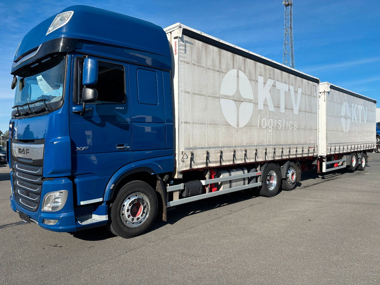 DAF SSC XF 480 Jumbozug + Anh Wecon Staplerhalterung - Камион со церада: слика 1 DAF SSC XF 480 Jumbozug + Anh Wecon Staplerhalterung - Камион со церада: слика 1