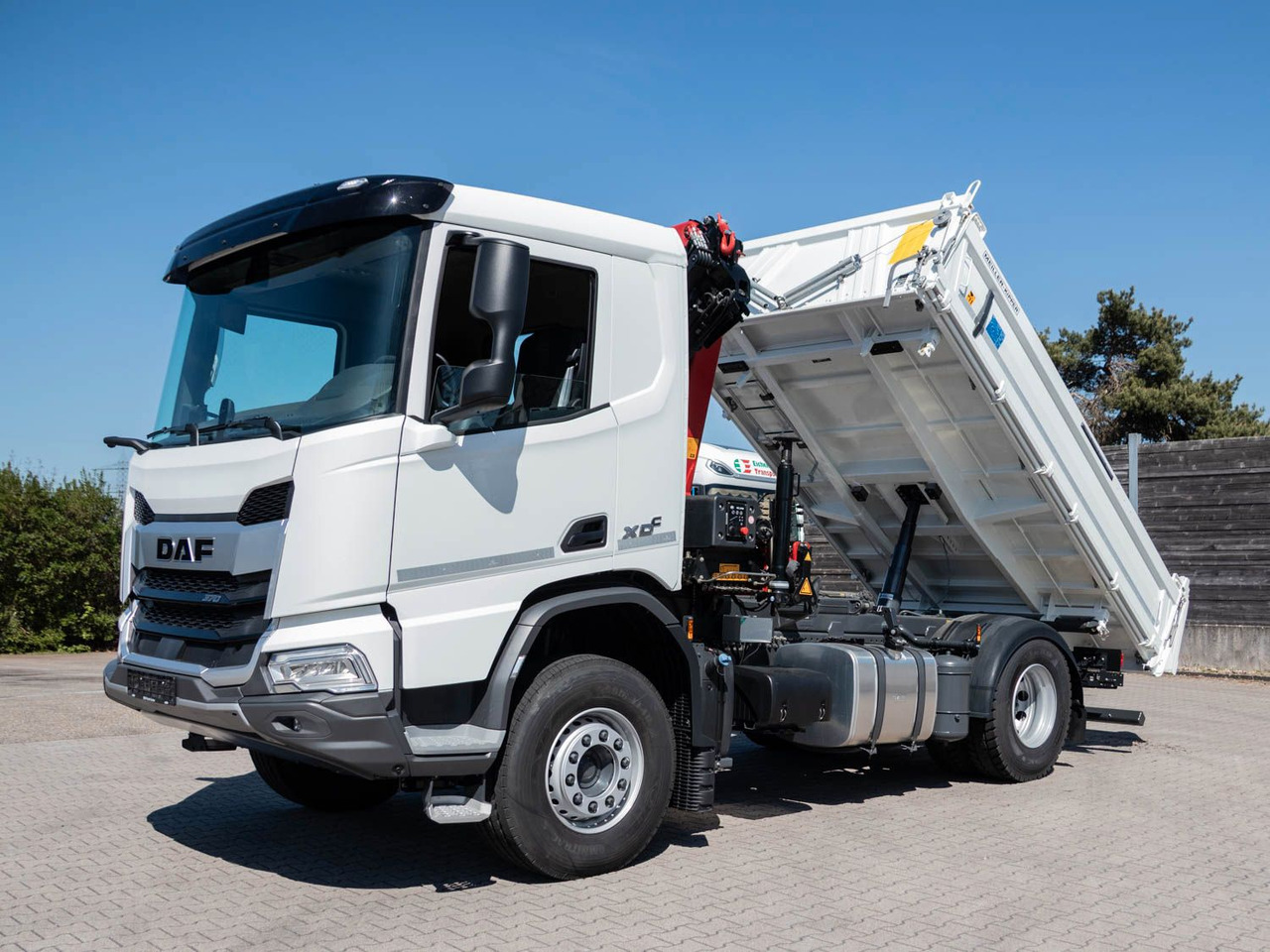 DAF FA XDC 370 Krankipper DAF XDC 370 FA Meiller Krankipper HMF - Камион со кран, Кипер: слика 2 DAF FA XDC 370 Krankipper DAF XDC 370 FA Meiller Krankipper HMF - Камион со кран, Кипер: слика 2