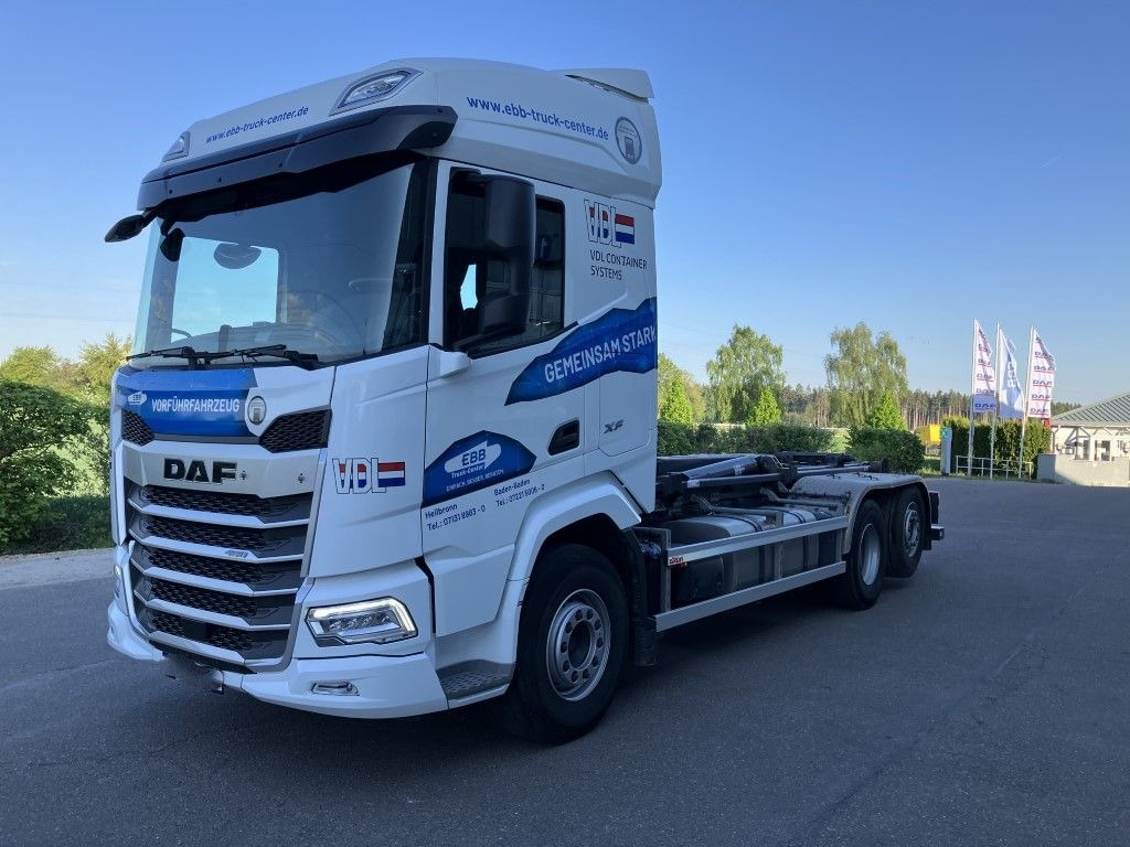 DAF FAN XF 480 mit VDL Abrollkipper DAF FAN XF 480 mit VDL Abrollkipper - Камион со кука за подигање: слика 1 DAF FAN XF 480 mit VDL Abrollkipper DAF FAN XF 480 mit VDL Abrollkipper - Камион со кука за подигање: слика 1