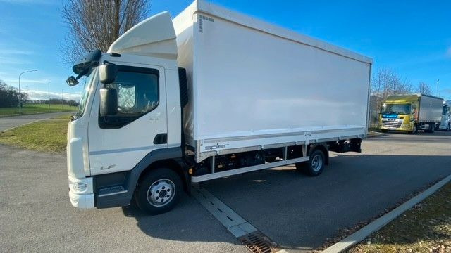 DAF LF 210 8t Pritsche-Plane LBW Tageszulassung DAF FA LF 210 08t Spier Pritsche-Plane - Камион со церада: слика 1 DAF LF 210 8t Pritsche-Plane LBW Tageszulassung DAF FA LF 210 08t Spier Pritsche-Plane - Камион со церада: слика 1