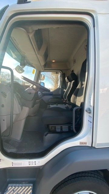 DAF LF 210 8t Pritsche-Plane LBW Tageszulassung DAF FA LF 210 08t Spier Pritsche-Plane - Камион со церада: слика 5 DAF LF 210 8t Pritsche-Plane LBW Tageszulassung DAF FA LF 210 08t Spier Pritsche-Plane - Камион со церада: слика 5