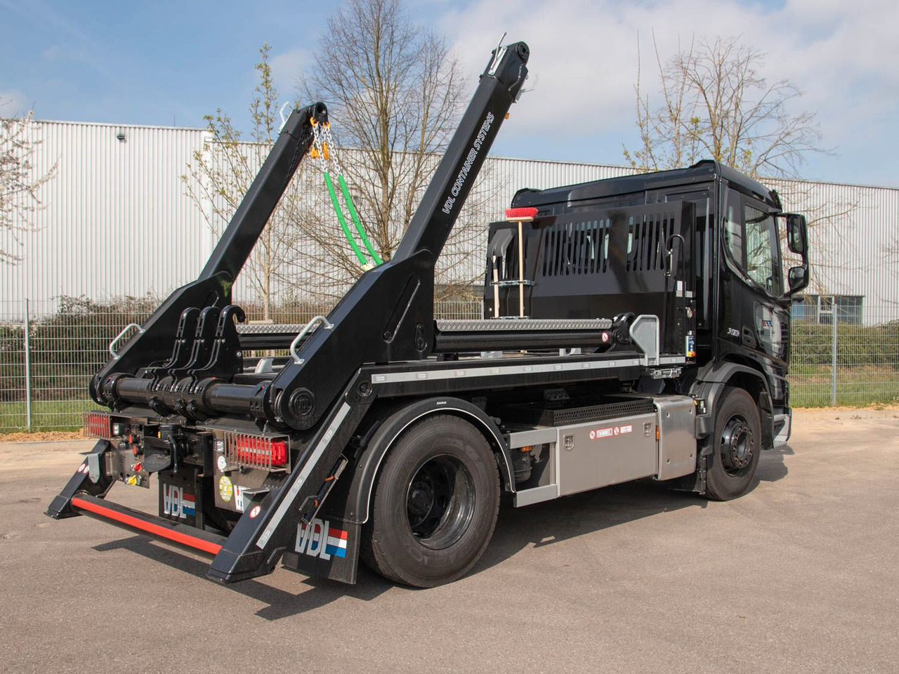 DAF XD 410 FA Absetzkipper DAF XD 410 FA Absetzkipper - Камион за подигање контејнери: слика 2 DAF XD 410 FA Absetzkipper DAF XD 410 FA Absetzkipper - Камион за подигање контејнери: слика 2