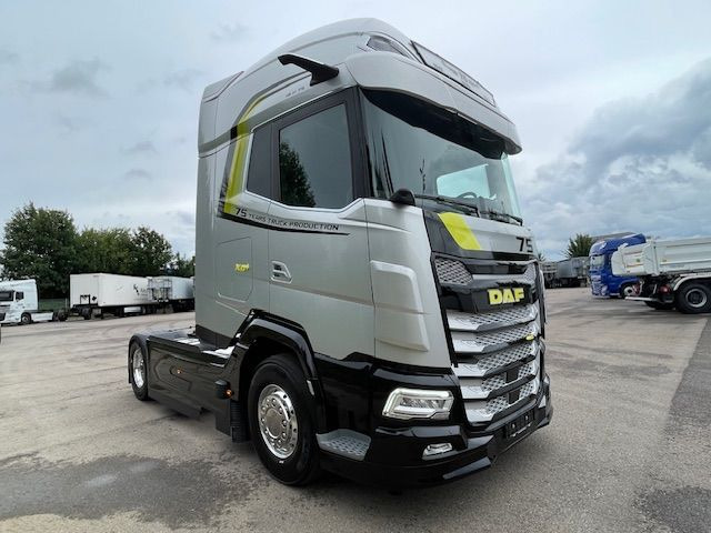 DAF XG+ 480 FT 75 Jahre DAF Edition "Limitiert" DAF XG+ 480 FT 75 Jahre DAF Edition - Камион влекач: слика 1 DAF XG+ 480 FT 75 Jahre DAF Edition "Limitiert" DAF XG+ 480 FT 75 Jahre DAF Edition - Камион влекач: слика 1