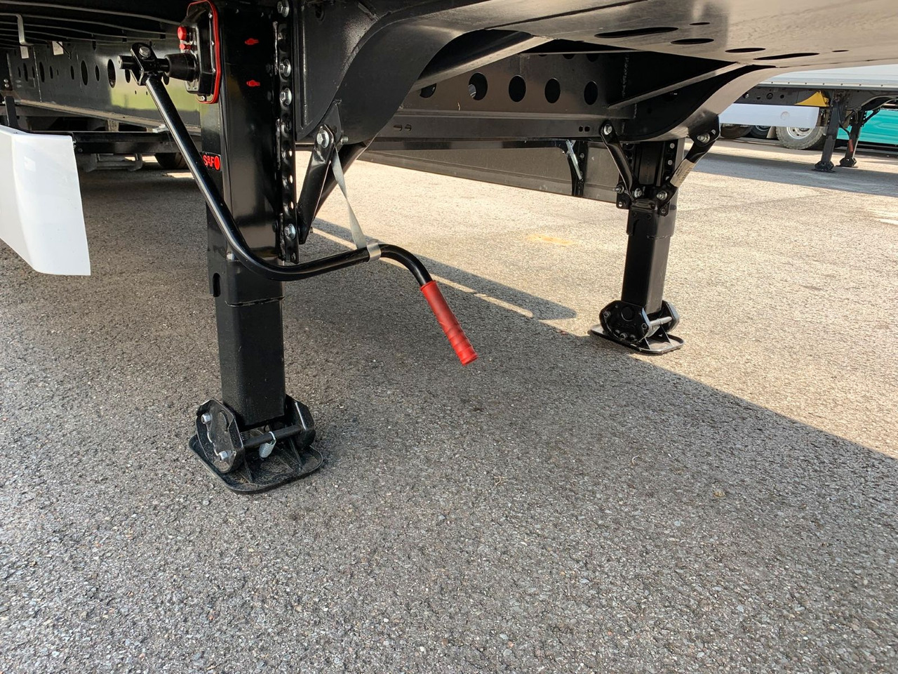 Wielton Curtain Master MEGA - Приколка со церада: слика 4 Wielton Curtain Master MEGA - Приколка со церада: слика 4