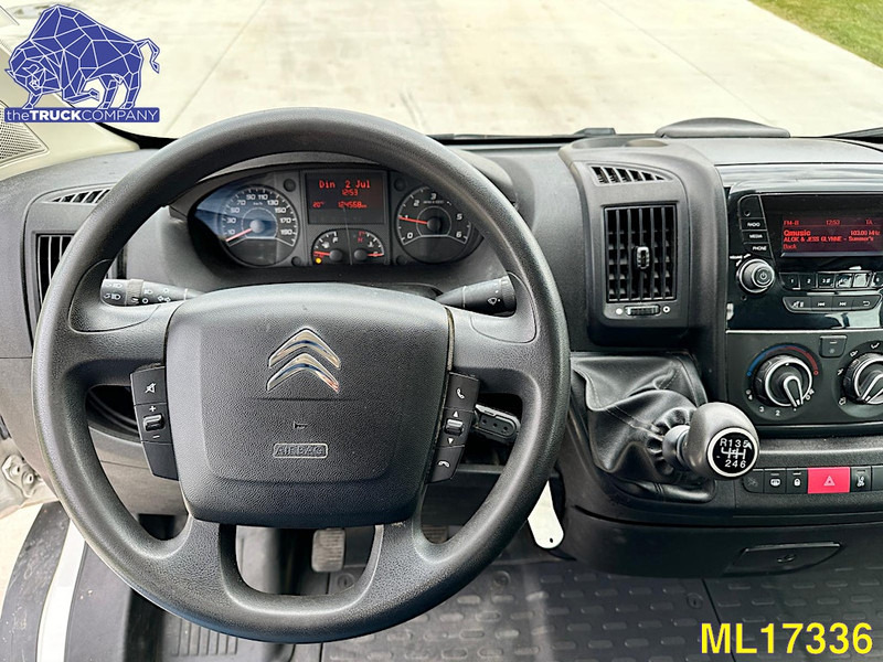 Interior photo 1: Товарно комбе Citroën citroen_jumper Dubbele cabine + laadbak Euro 6