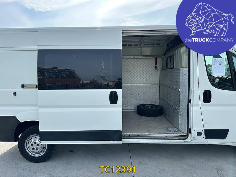 Товарно комбе Peugeot Boxer L3H2: слика 11