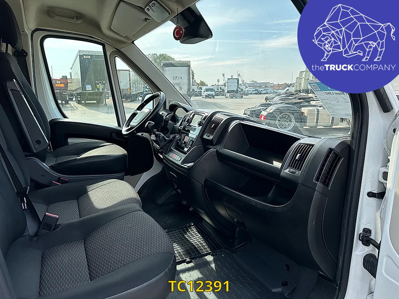 Товарно комбе Peugeot Boxer L3H2: слика 16