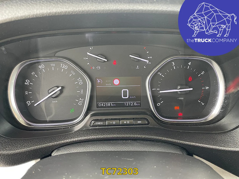 Товарно комбе Peugeot Expert Long 2.0 BlueHDI 145: слика 18