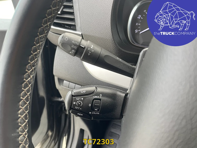 Товарно комбе Peugeot Expert Long 2.0 BlueHDI 145: слика 19