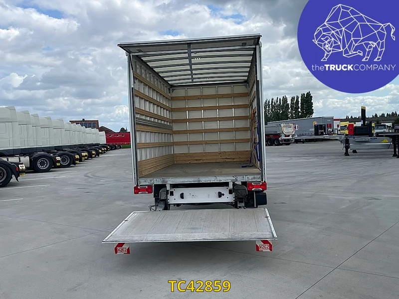 Volkswagen Crafter 2.0 TDI BOX + LIFT - Комбе фургон: слика 1 Volkswagen Crafter 2.0 TDI BOX + LIFT - Комбе фургон: слика 1
