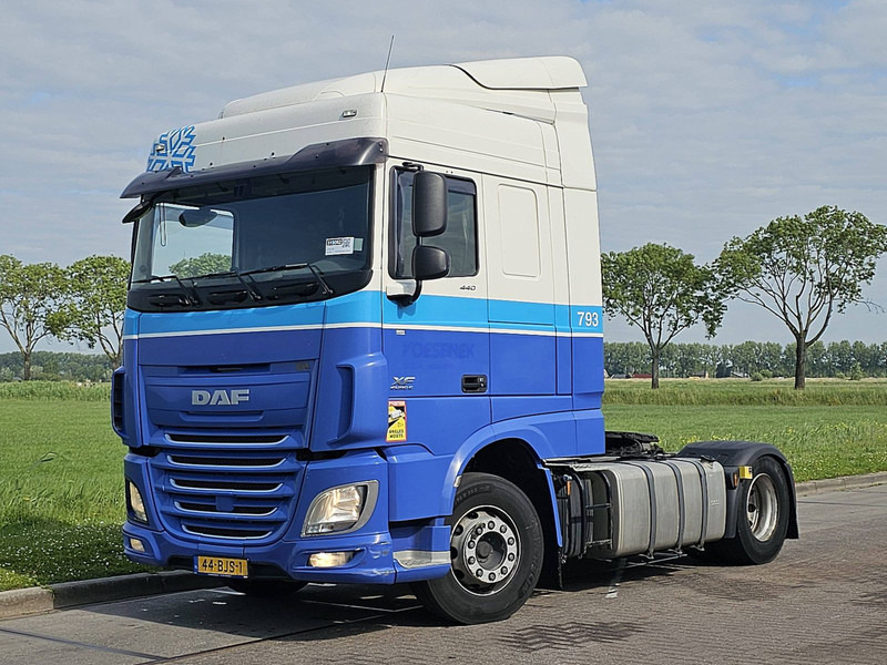 DAF XF 440 SPACECAB 2X TANK - Камион влекач: слика 2 DAF XF 440 SPACECAB 2X TANK - Камион влекач: слика 2