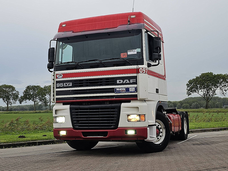 DAF XF 95.380 SPACECAB EURO 2 - Камион влекач: слика 1 DAF XF 95.380 SPACECAB EURO 2 - Камион влекач: слика 1
