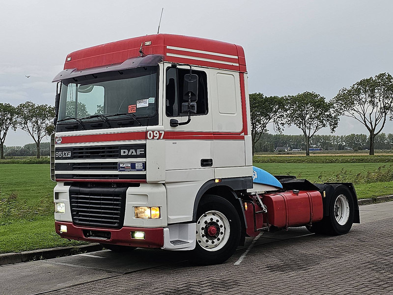 DAF XF 95.380 SPACECAB EURO 2 - Камион влекач: слика 2 DAF XF 95.380 SPACECAB EURO 2 - Камион влекач: слика 2