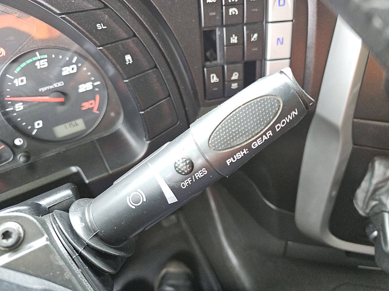 Камион влекач Iveco AS440S40 STRALIS LNG: слика 13